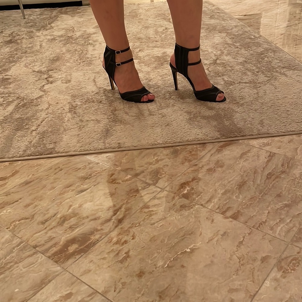 Size 9 Saks black heels